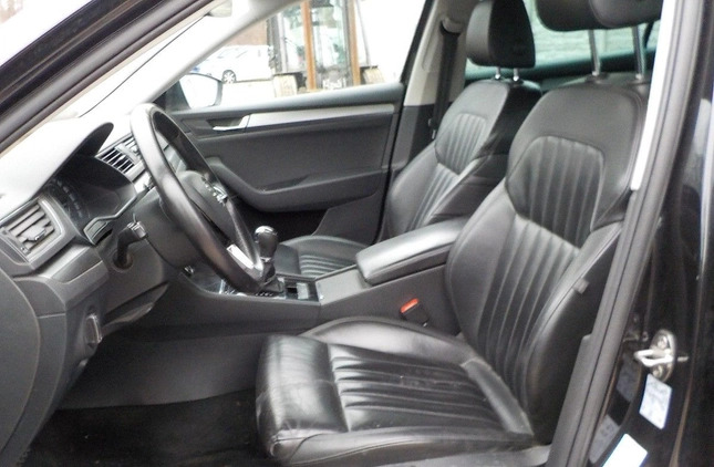 Skoda Superb cena 37900 przebieg: 405193, rok produkcji 2017 z Krynki małe 407
